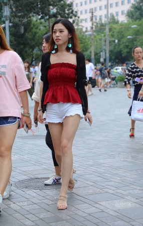 街拍美腿姐姐