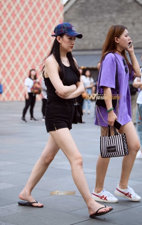 大长腿就是你穿拖鞋的理由
