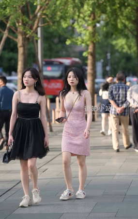 街拍气质粉色裙小仙女组合
