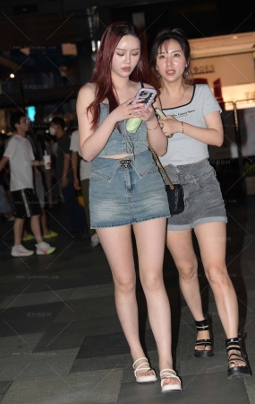 23729-16=58√牛仔裙美腿女生 12P
