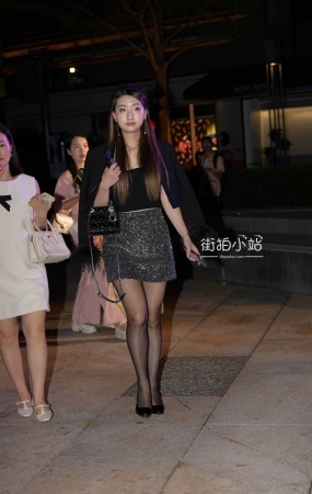 夜拍性感嘿丝好身材~