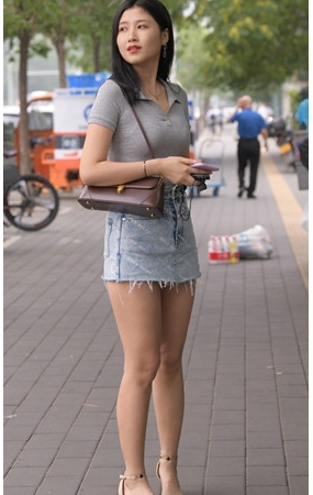 牛仔短裙美女【套图+视频】