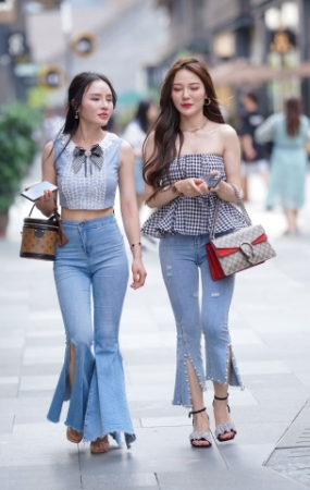 紧牛美眉
