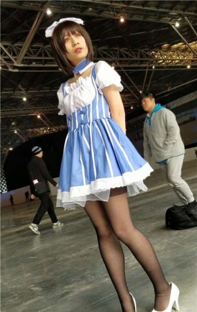 4K-街拍黑丝高跟鞋女仆装cosplay的可爱妹纸
