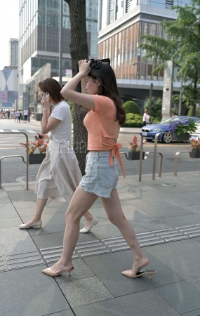 丰满热裤高跟鞋少妇-8P