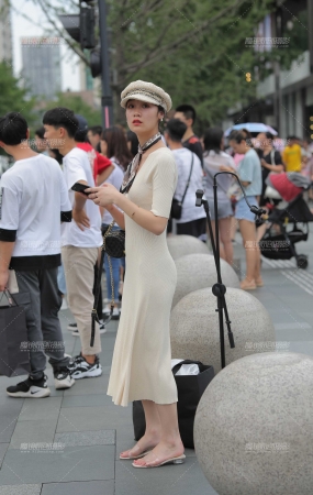 玩直播的小姐姐