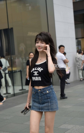搭讪牛仔短裙活泼小仙女
