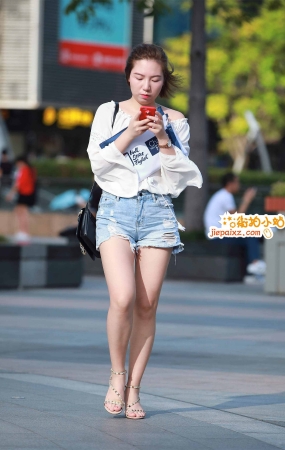 街拍热裤美眉