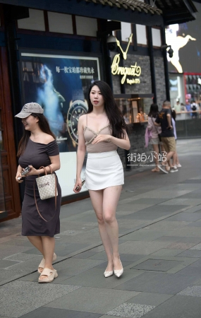 搭讪街拍大长腿气质美女
