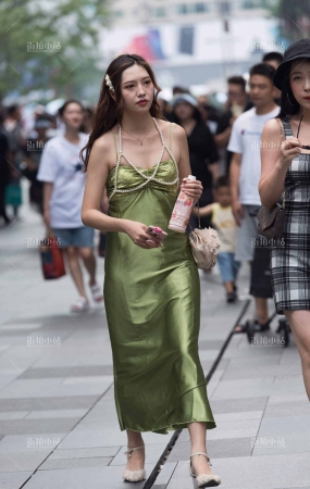长裙妹子