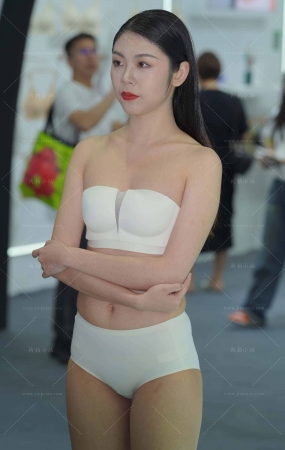 性感无痕内衣美女模特