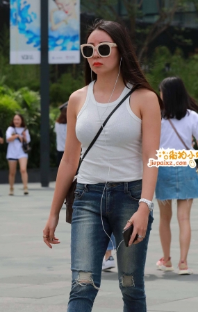 黄色大头皮鞋紧身牛仔丰满美眉