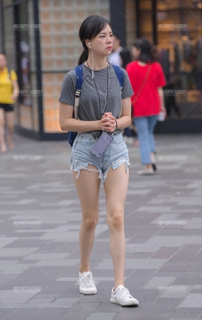 肤白貌美小热裤