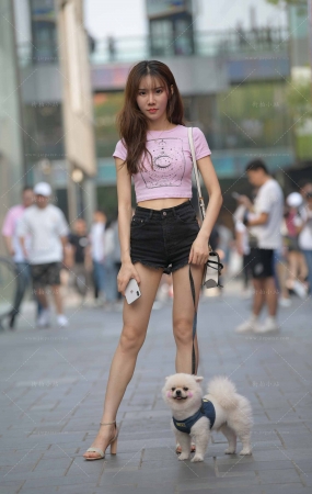 喜欢狗狗的长腿小姐姐
