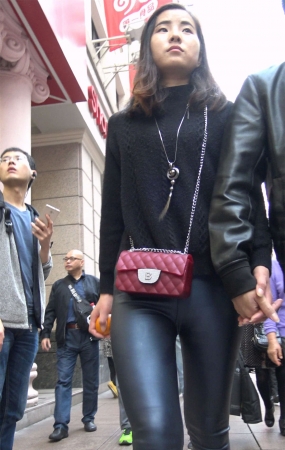 黑色紧身皮裤高跟鞋知性姐姐