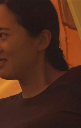 公园草地上帐篷内休闲的短丝袜美足 [10.2 GB/MP4]