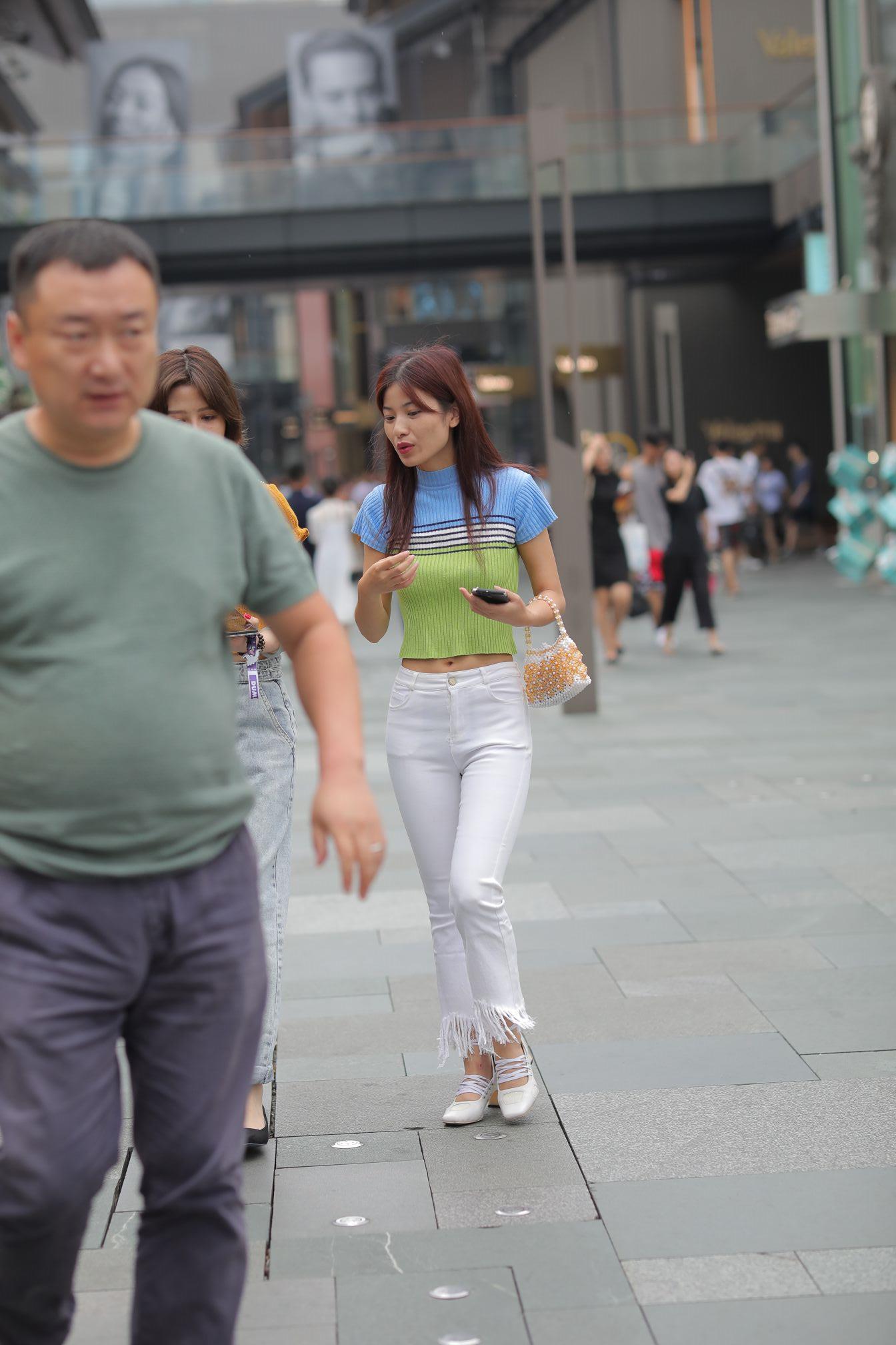 嫩腿热裤美眉 魔镜热裤摄影 魔影街拍网 高清大图街拍站 街拍美女 街拍原图 魔镜街拍 街拍第一站 3a街拍 最真实的原创摄影街拍社区