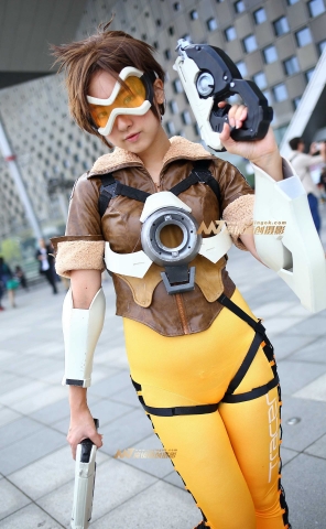 紧身黄色运动裤cosplay