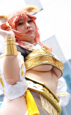 金色抹胸coser