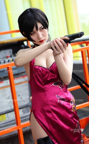 持枪旗袍coser