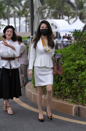 丝袜高跟鞋丽人